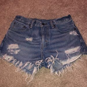 LEVI’S JEAN SHORTS